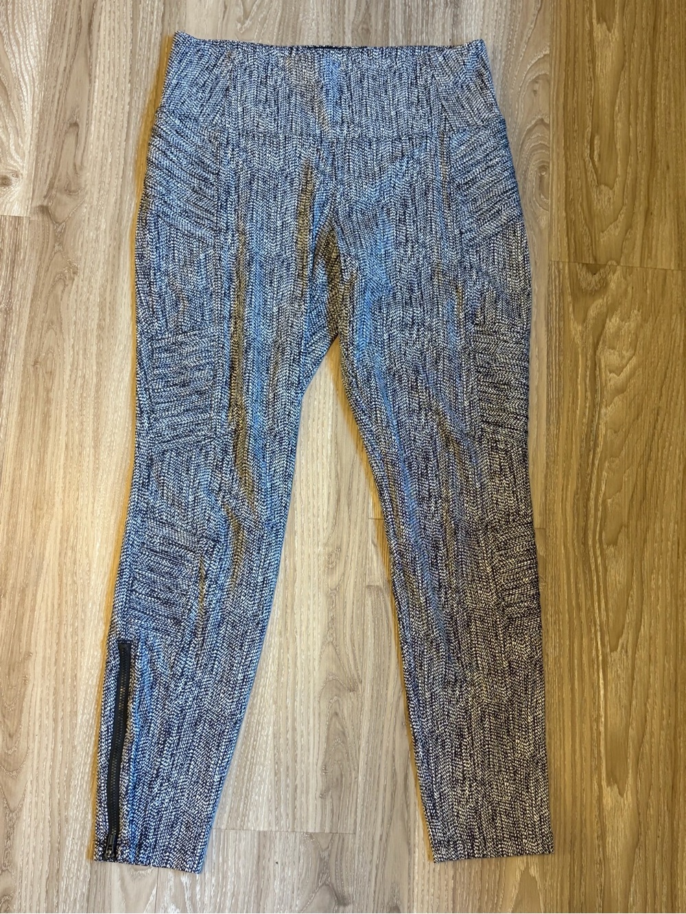 ATHLETA Delancey Textured Moto Tight Leggings Size M Black White